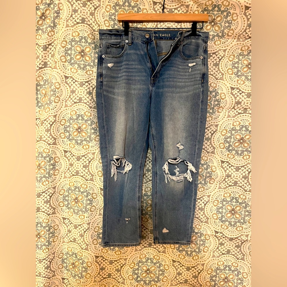 Cropped Distressed American Eagle Jeans